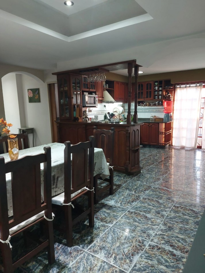 CASA 3 HAB. CON IMPORTANTE LOCAL GONZALEZ CATAN
