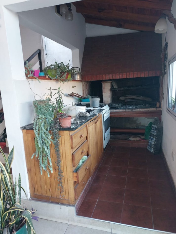 CASA 3 HAB. CON IMPORTANTE LOCAL GONZALEZ CATAN