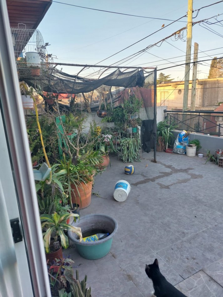 CASA 3 HAB. CON IMPORTANTE LOCAL GONZALEZ CATAN