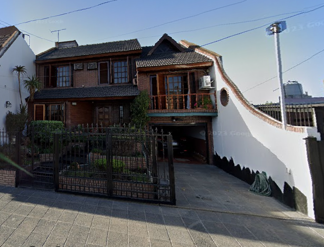 IMPORTANTE CASA DE 8 AMBIENTES EN GONZALEZ CATAN- EXCELENTE ESTADO