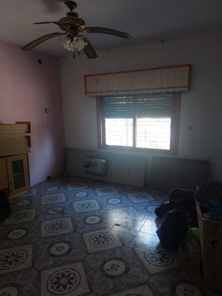 CASA EN DOS PHs Y UN GALPON EN GONZALEZ CATAN