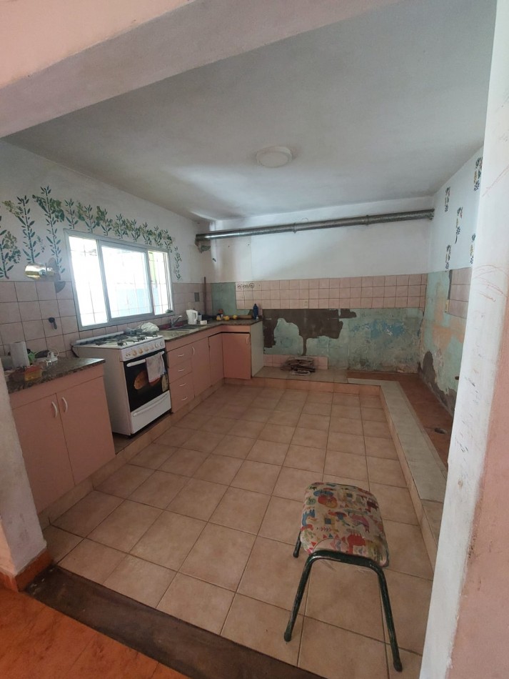 CASA EN DOS PHs Y UN GALPON EN GONZALEZ CATAN