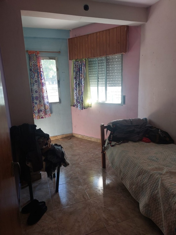 CASA EN DOS PHs Y UN GALPON EN GONZALEZ CATAN