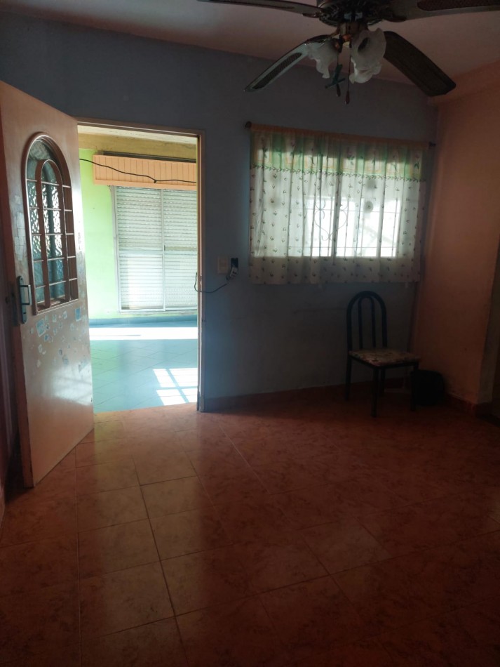 CASA EN DOS PHs Y UN GALPON EN GONZALEZ CATAN