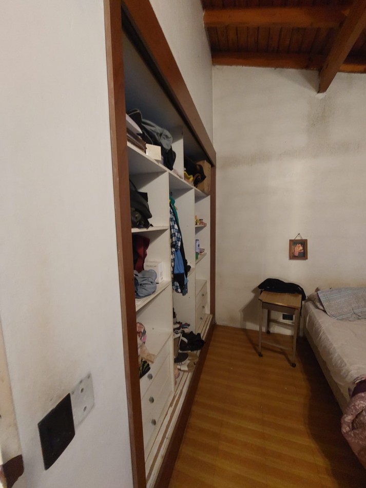 CASA EN DOS PHs Y UN GALPON EN GONZALEZ CATAN