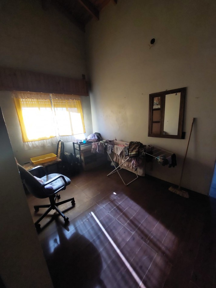 CASA EN DOS PHs Y UN GALPON EN GONZALEZ CATAN