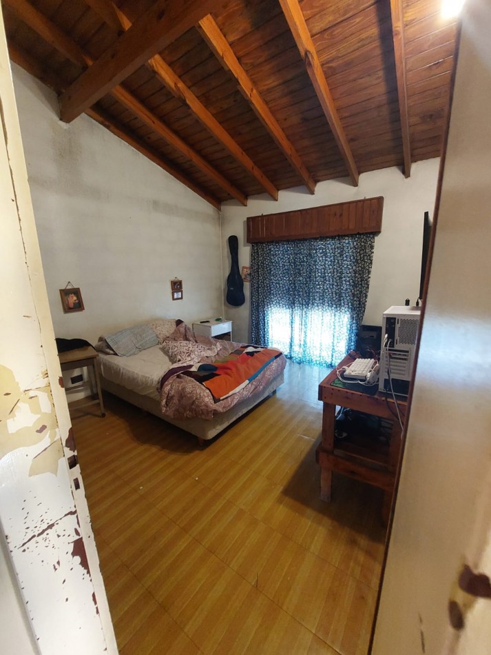 CASA EN DOS PHs Y UN GALPON EN GONZALEZ CATAN