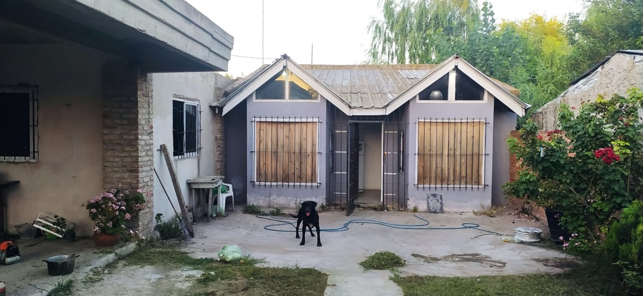 CASA CON LOSA Y LOCAL A TERMINAR 