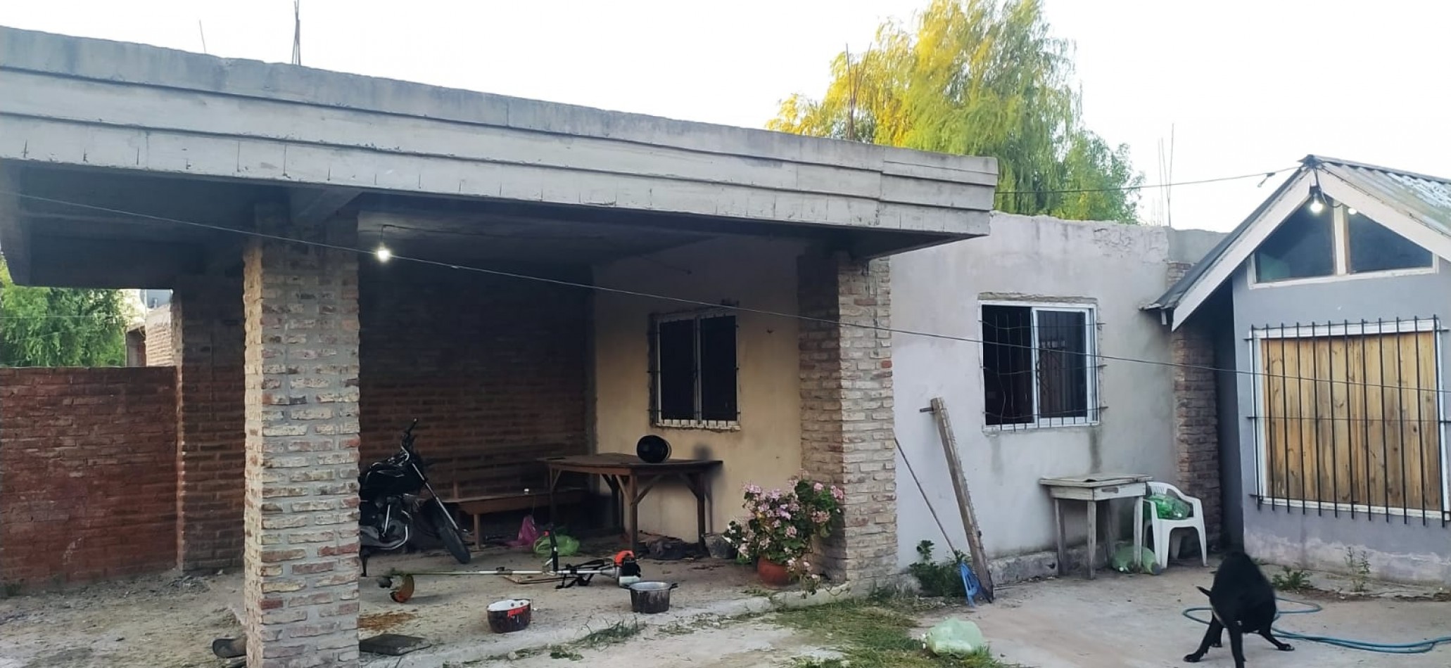 CASA CON LOSA Y LOCAL A TERMINAR 