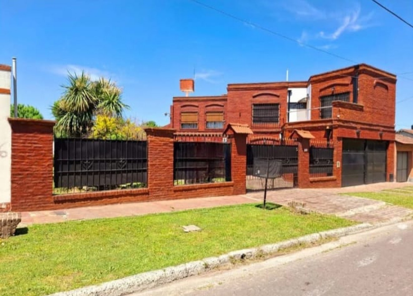 Importante Propiedad, Centro De Gonzalez Catan