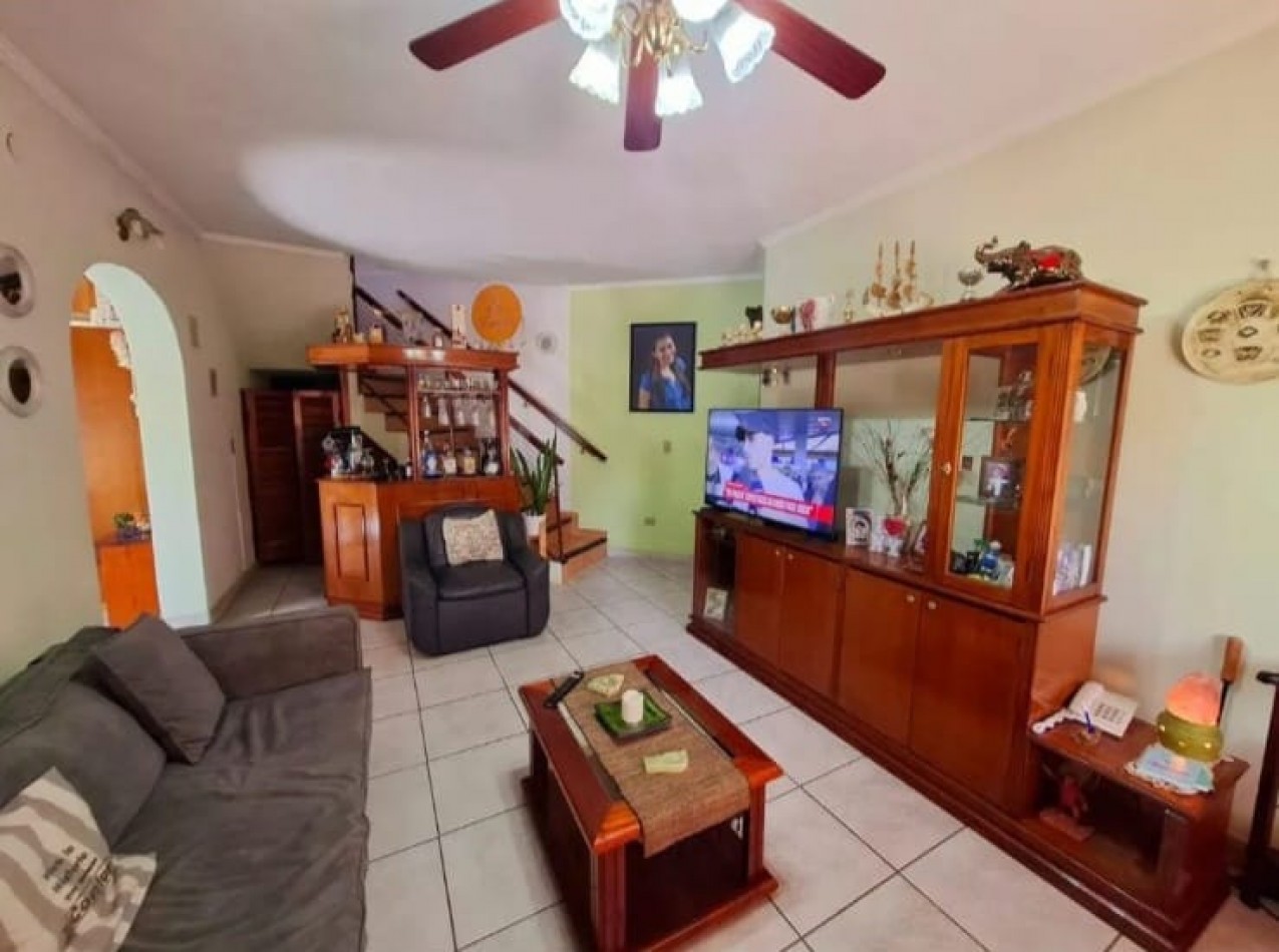 Importante Propiedad, Centro De Gonzalez Catan