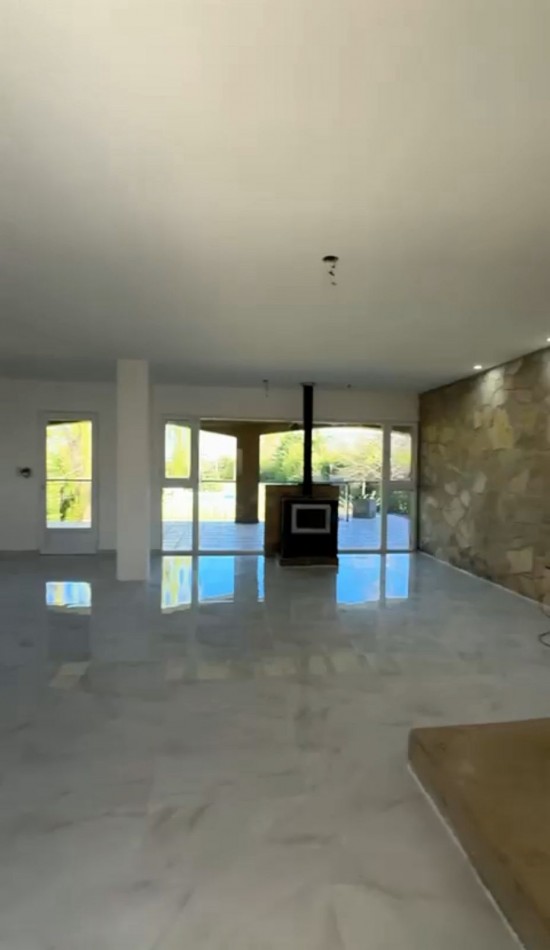 HERMOSA CASA EN EZEIZA 