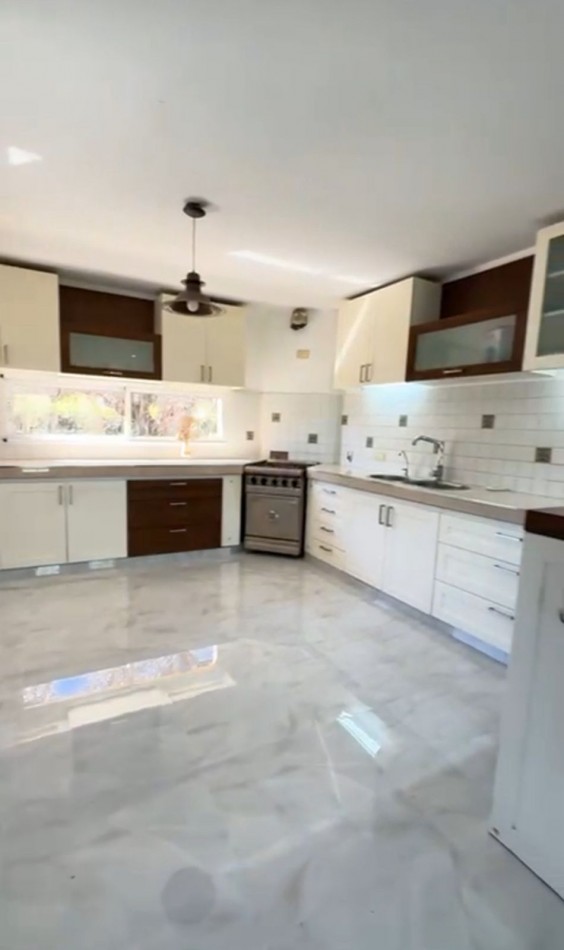 HERMOSA CASA EN EZEIZA 