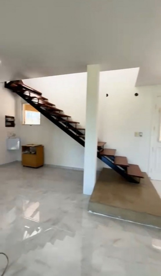 HERMOSA CASA EN EZEIZA 