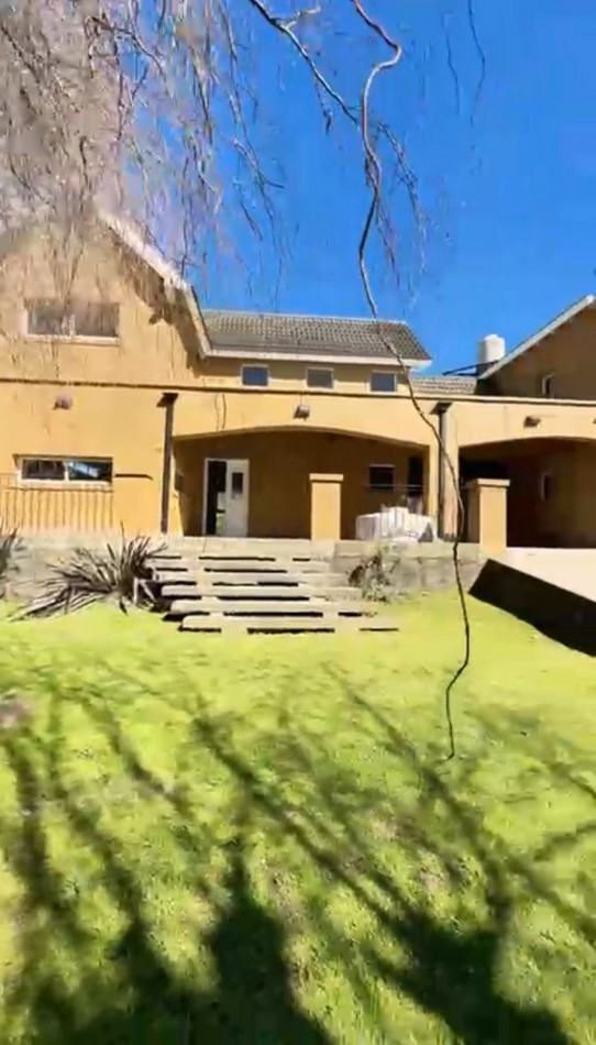 HERMOSA CASA EN EZEIZA 