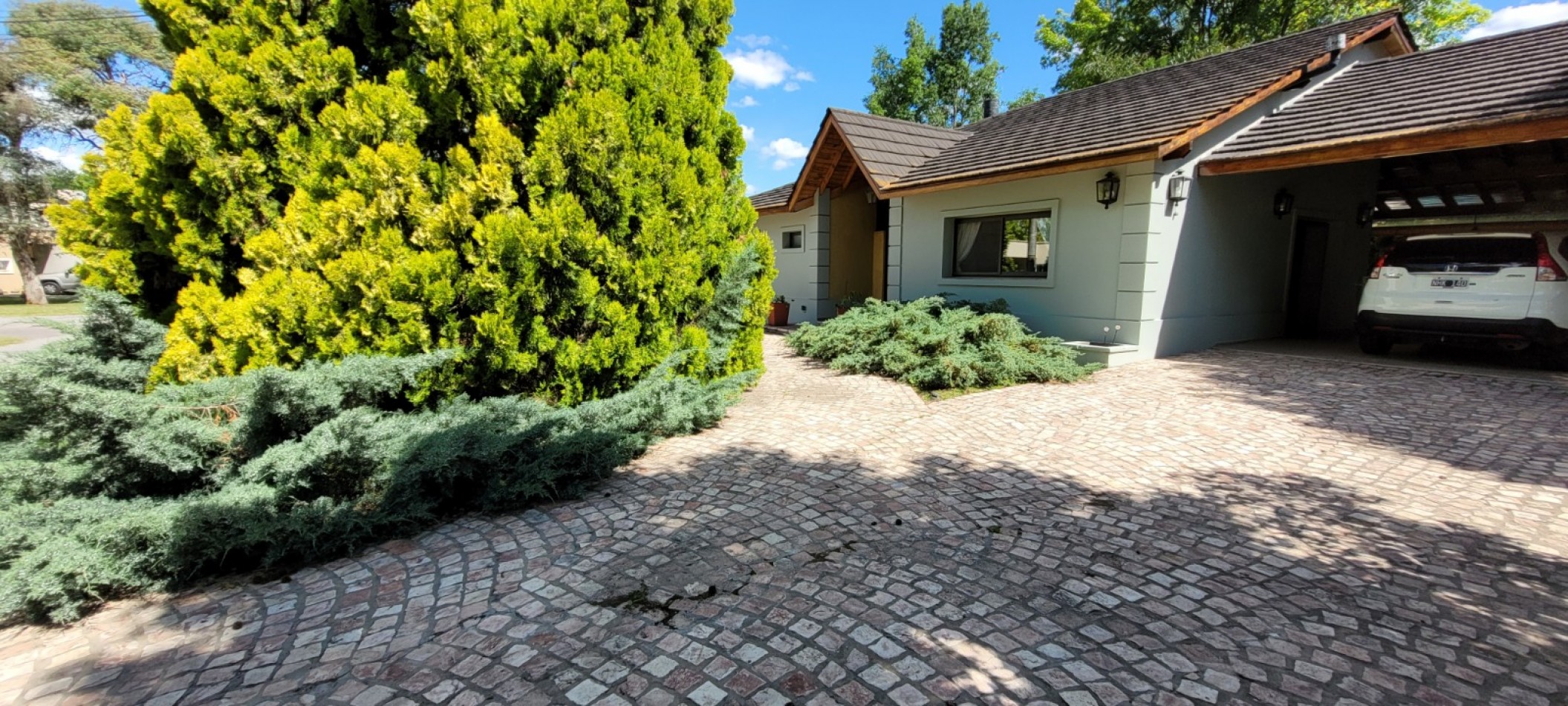 HERMOSA CASA EN CLUB DE CAMPO LAS PERDICES 