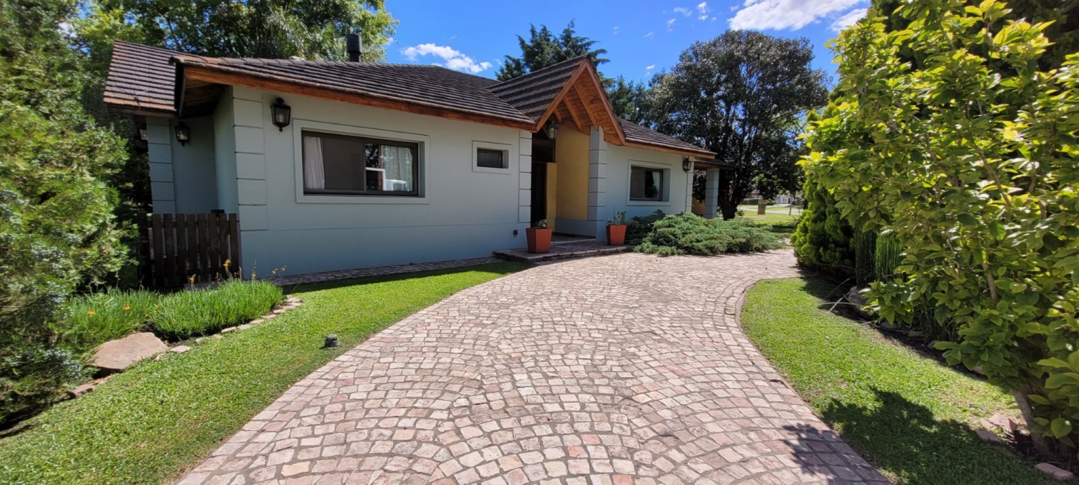 HERMOSA CASA EN CLUB DE CAMPO LAS PERDICES 