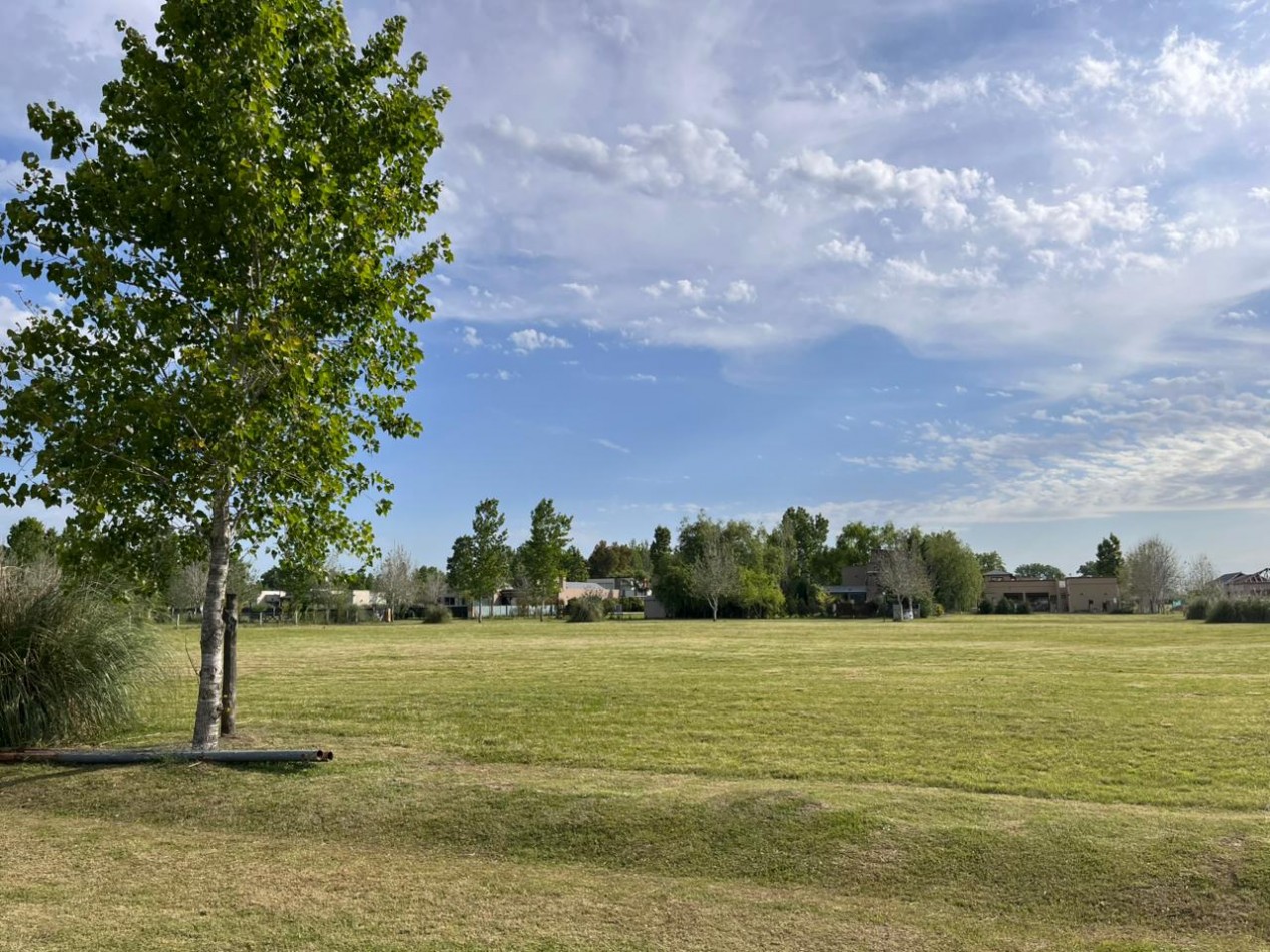 EXCELENTE LOTE EN BARRIO CERRADO LOMAS DE PETION 