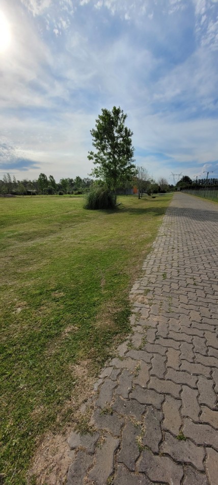 EXCELENTE LOTE EN BARRIO CERRADO LOMAS DE PETION 