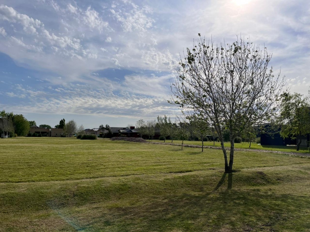 EXCELENTE LOTE EN BARRIO CERRADO LOMAS DE PETION 