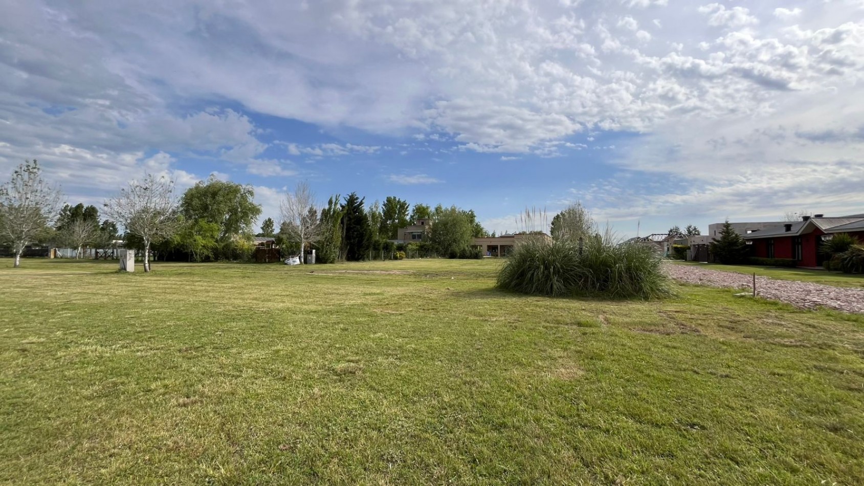 EXCELENTE LOTE EN BARRIO CERRADO LOMAS DE PETION 