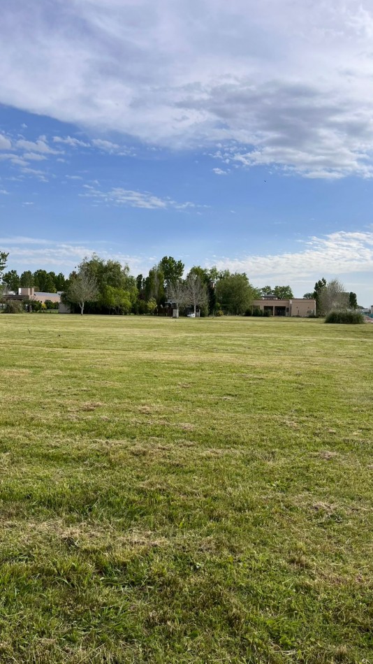 EXCELENTE LOTE EN BARRIO CERRADO LOMAS DE PETION 