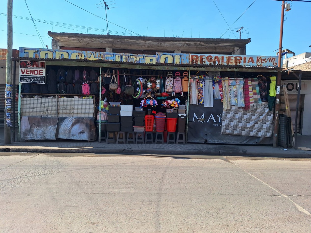 EXCELENTE PROPIEDAD: TRES LOCALES Y UNA CASA