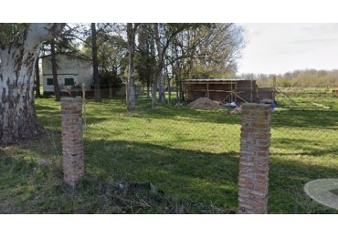 LOTE CON MEJORAS EN VIRREY DEL PINO