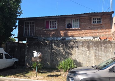 CASA DE DOS PLANTAS EN GONZALEZ CATAN