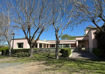 HERMOSA Y AMPLIA CASA EN LAS CAÑUELAS 